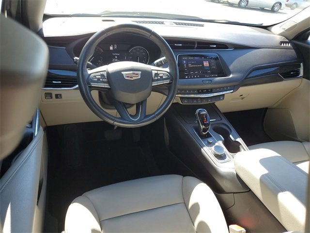 2022 Cadillac XT4 Premium Luxury