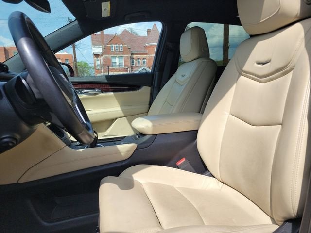 2017 Cadillac XT5 Luxury FWD