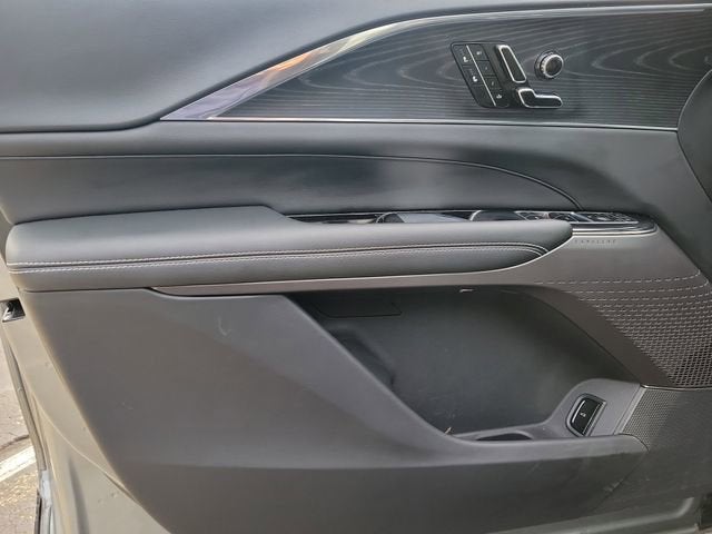 2024 Cadillac LYRIQ Luxury 1