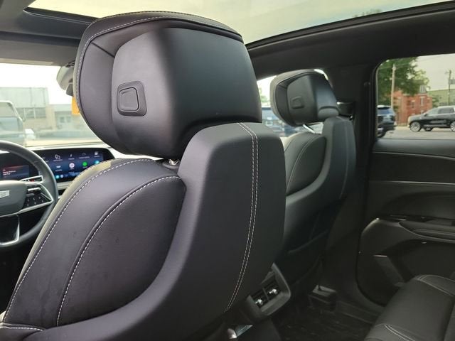 2024 Cadillac LYRIQ Luxury 1