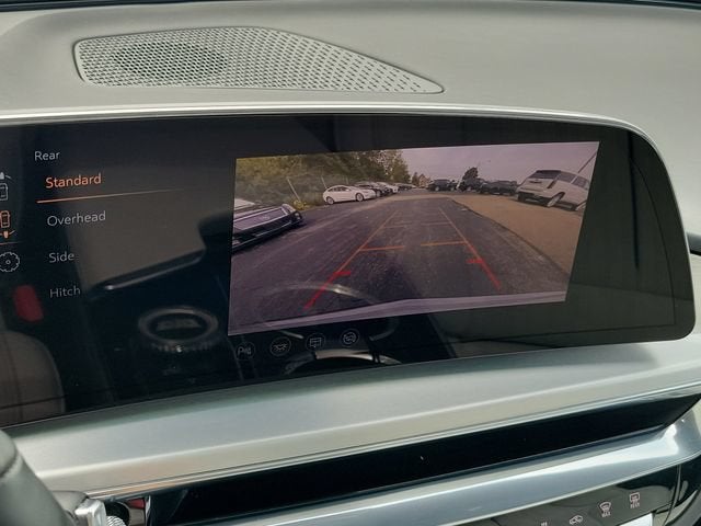 2024 Cadillac LYRIQ Luxury 2