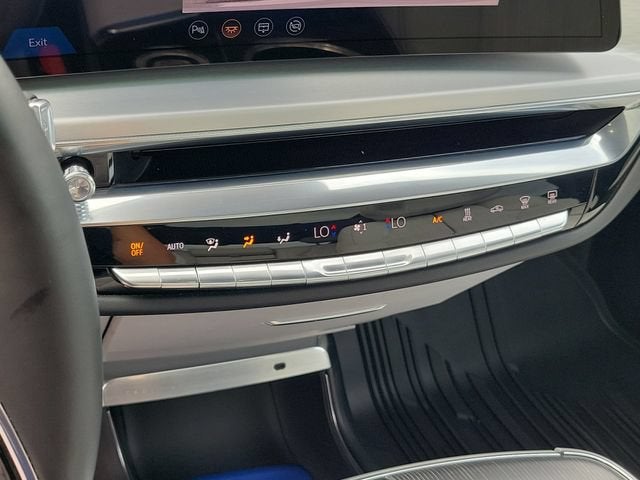 2024 Cadillac LYRIQ Luxury 2