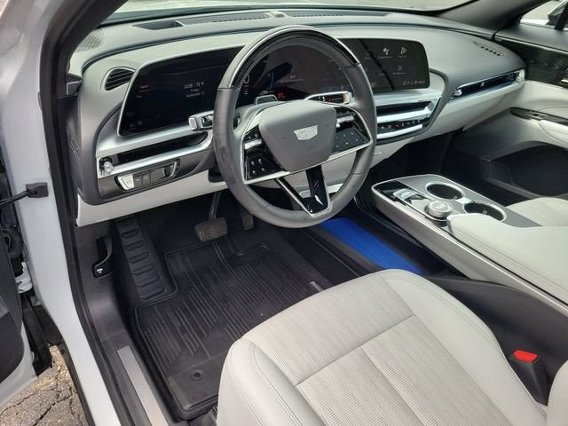 2024 Cadillac LYRIQ Luxury 2