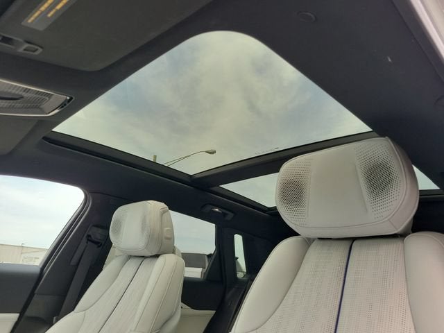2024 Cadillac LYRIQ Luxury 2