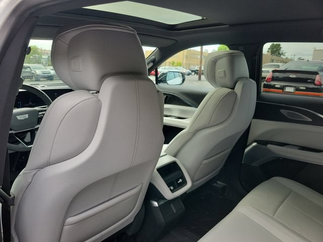 2024 Cadillac LYRIQ Luxury 2