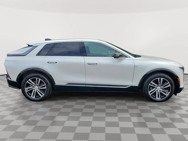 2024 Cadillac LYRIQ Luxury 2