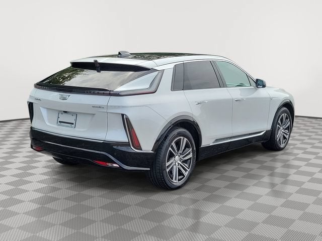 2024 Cadillac LYRIQ Luxury 2