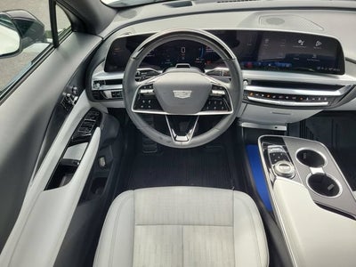 2024 Cadillac LYRIQ Luxury 2
