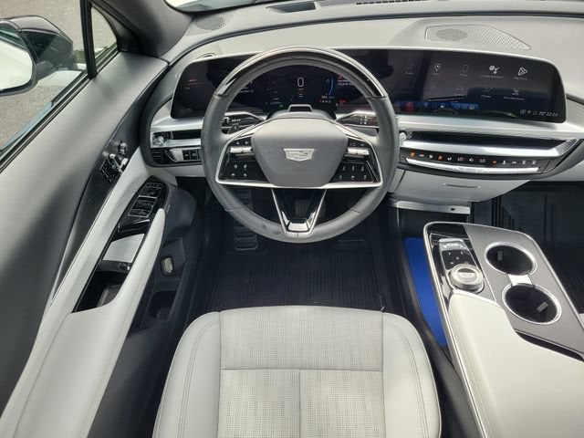 2024 Cadillac LYRIQ Luxury 2