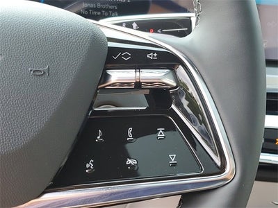 2025 Cadillac LYRIQ Luxury 2