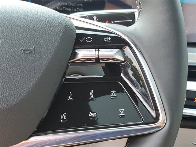 2025 Cadillac LYRIQ Luxury 2