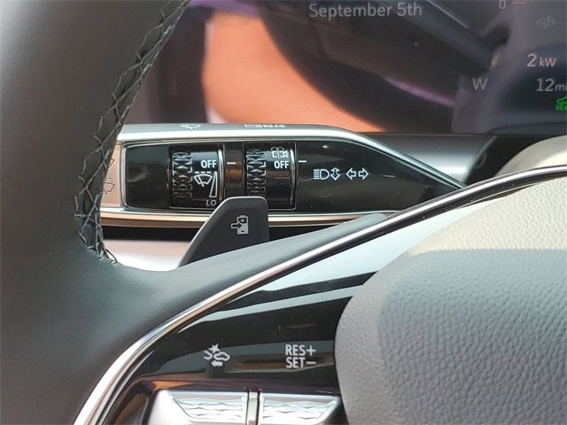 2025 Cadillac LYRIQ Luxury 2