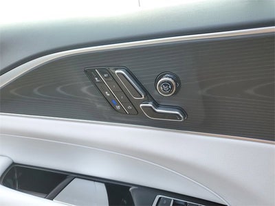 2025 Cadillac LYRIQ Luxury 2