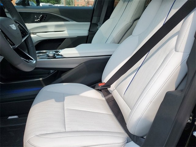 2025 Cadillac LYRIQ Luxury 2