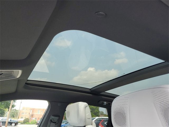 2025 Cadillac LYRIQ Luxury 2