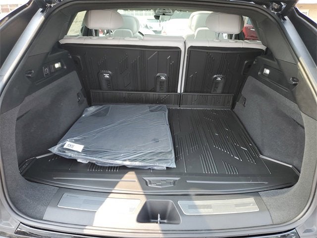 2025 Cadillac LYRIQ Luxury 2