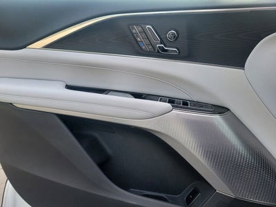2024 Cadillac LYRIQ Luxury 2