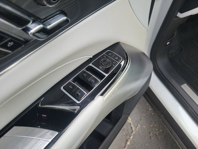 2024 Cadillac LYRIQ Luxury 2