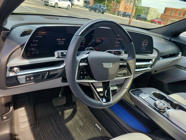 2024 Cadillac LYRIQ Luxury 2