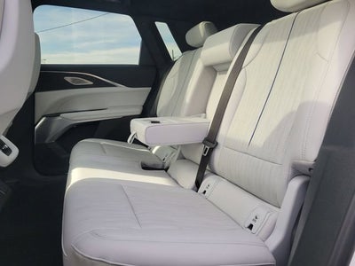 2024 Cadillac LYRIQ Luxury 2