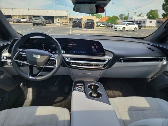 2024 Cadillac LYRIQ Luxury 2