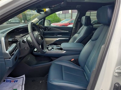 2025 Cadillac ESCALADE IQ Luxury 2