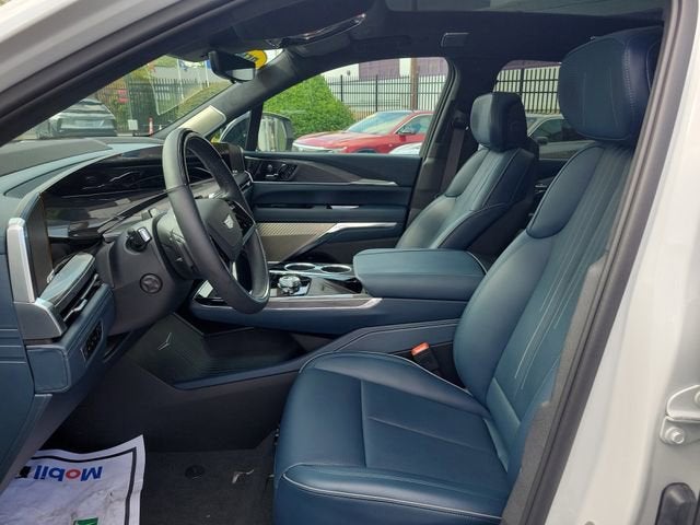 2025 Cadillac ESCALADE IQ Luxury 2