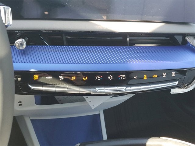 2025 Cadillac OPTIQ Luxury 1