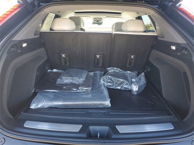 2025 Cadillac OPTIQ Luxury 1