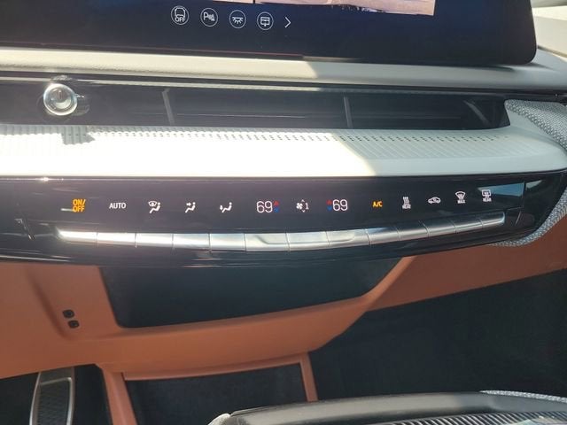 2025 Cadillac OPTIQ Luxury 2