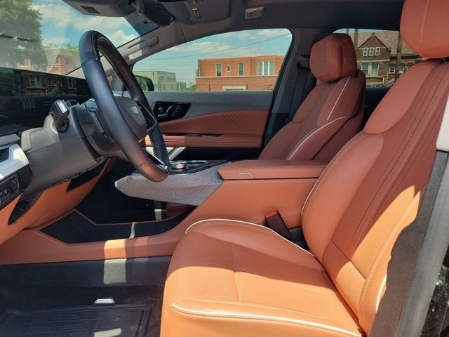 2025 Cadillac OPTIQ Luxury 2