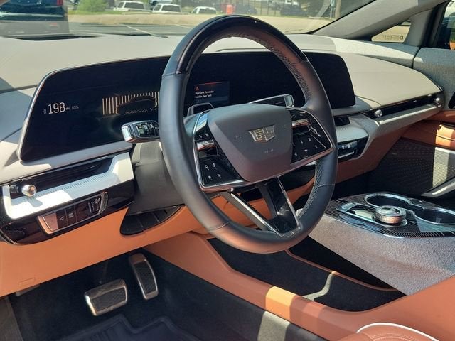 2025 Cadillac OPTIQ Luxury 2