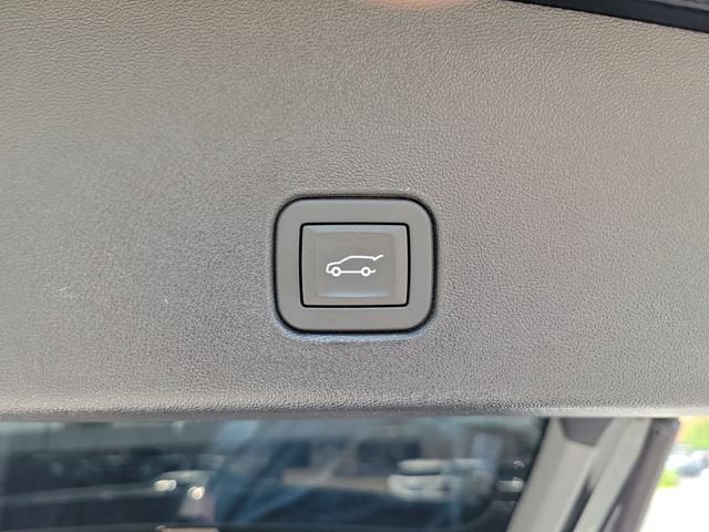 2025 Cadillac OPTIQ Luxury 2