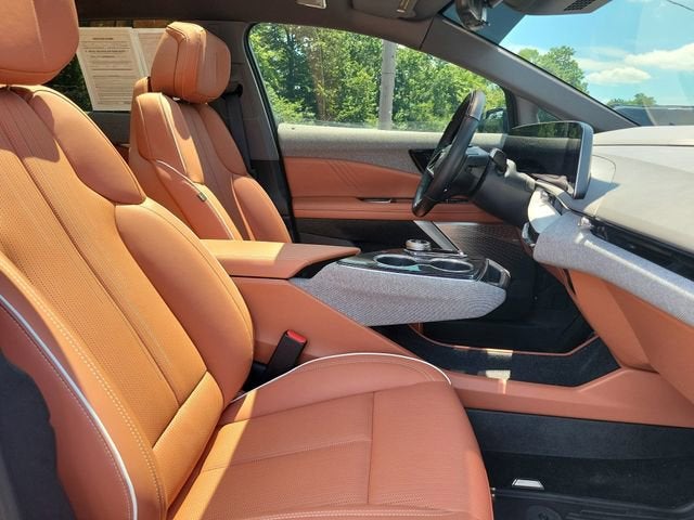 2025 Cadillac OPTIQ Luxury 2
