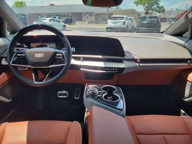 2025 Cadillac OPTIQ Luxury 2