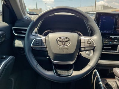 2022 Toyota Highlander Platinum