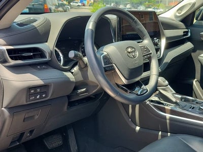 2022 Toyota Highlander Platinum