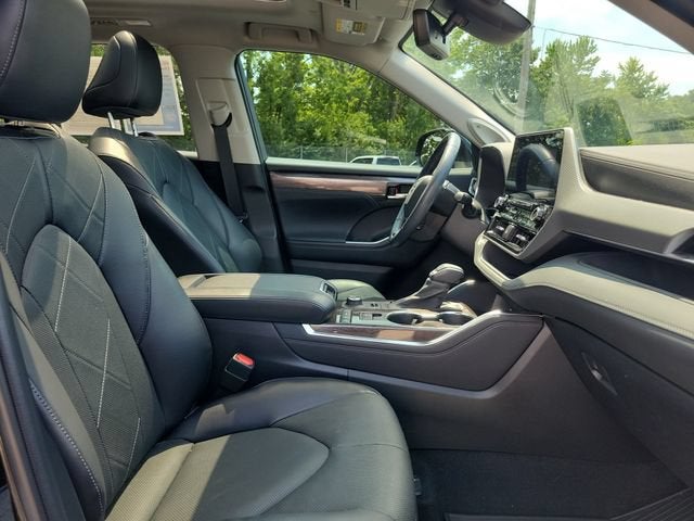 2022 Toyota Highlander Platinum
