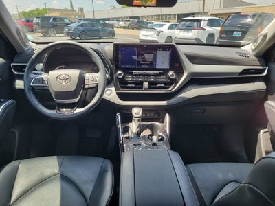 2022 Toyota Highlander Platinum