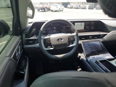 2025 INFINITI QX80 LUXE