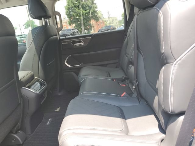 2025 INFINITI QX80 LUXE