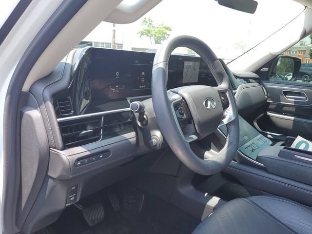 2025 INFINITI QX80 LUXE