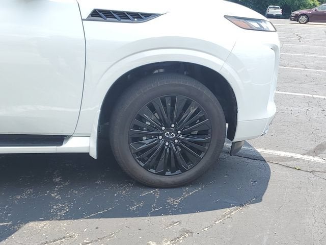 2025 INFINITI QX80 LUXE