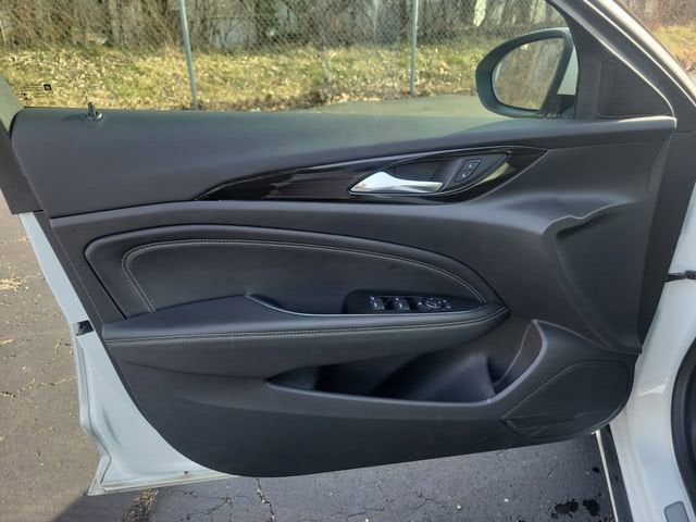 2018 Buick Regal Sportback Essence