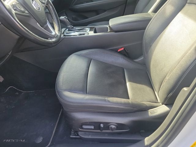 2018 Buick Regal Sportback Essence