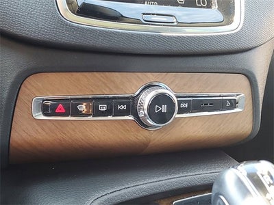 2021 Volvo XC90 Momentum