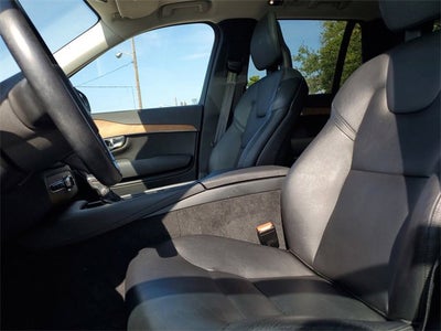 2021 Volvo XC90 Momentum