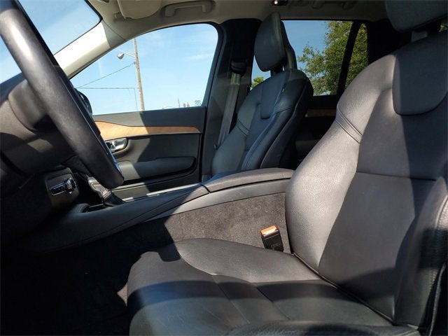 2021 Volvo XC90 Momentum